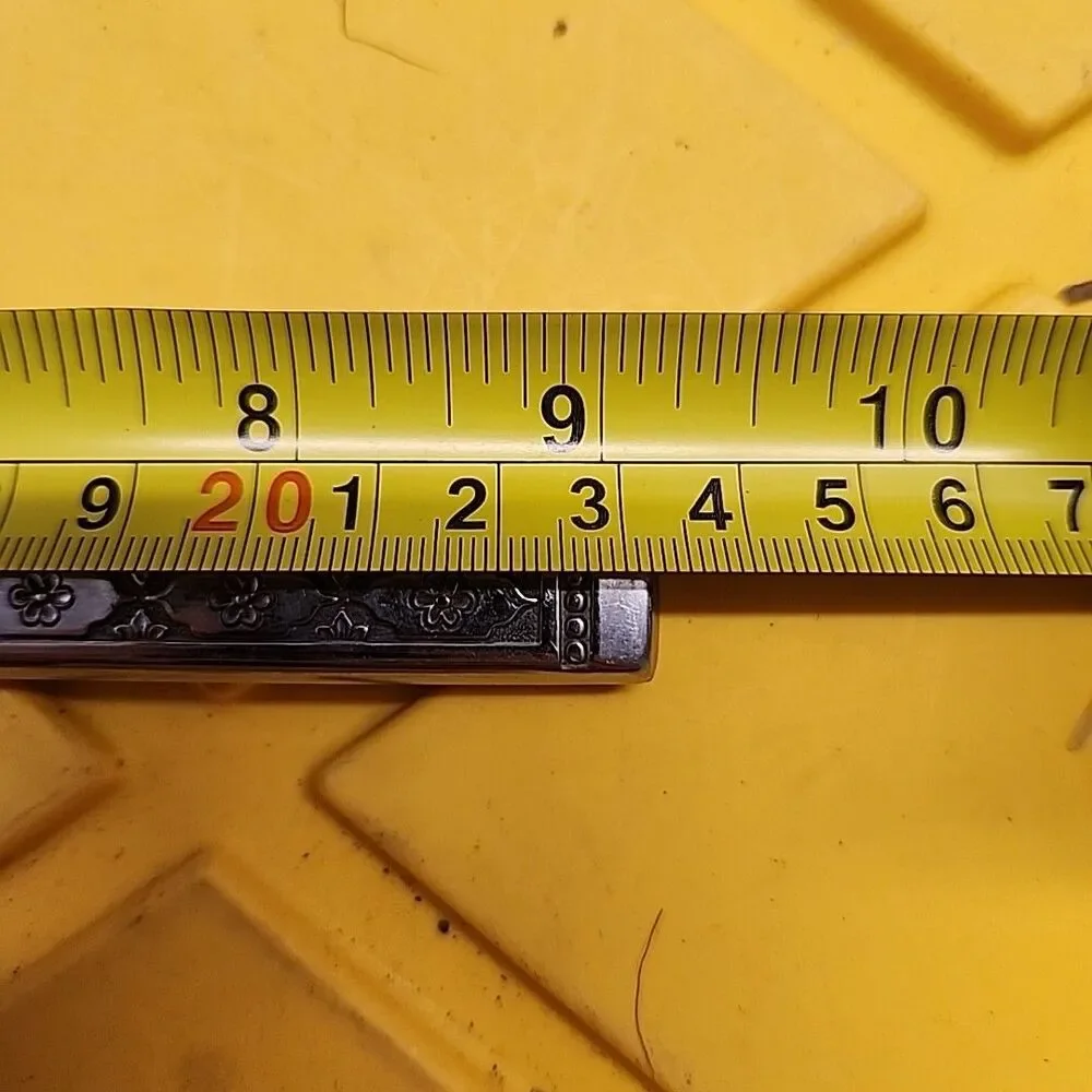 Lot Of 4 Oneida Distinction Stainless LISBON Dinner Knives